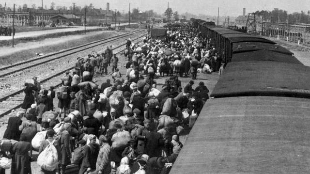 Llegada de deportados a Auschwitz.