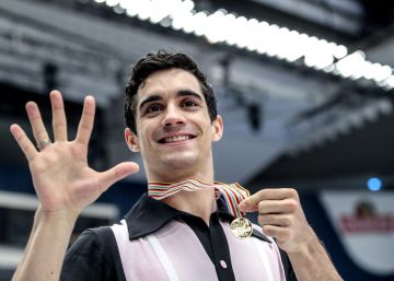 Ostrava (Czech Republic), 28012017.- Gold medalist Javier Fernandez of Spain celebrates after his Men Free Skating program during the Figure Skating European Championships in the Ostravar Arena in Ostrava, Czech Republic, 28 January 2017. (España, República Checa) EFEEPAMARTIN DIVISEK