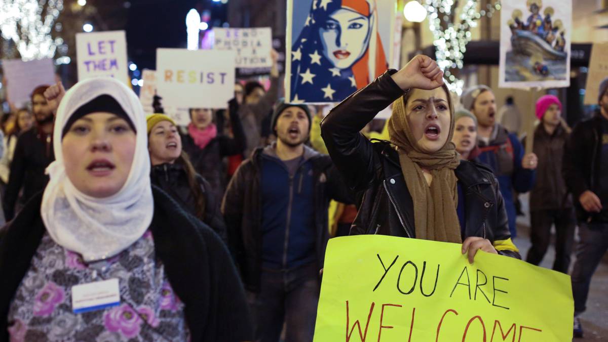 Protesta contra el decreto de Donald Trump en las calles de Seatle.
