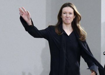 Clare Waight Keller en la Semana de la Moda de Par&iacute;s, en septiembre de 2013.