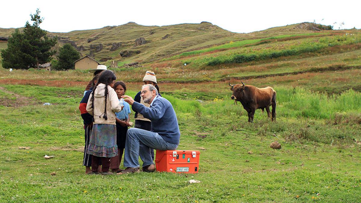 ‘El gringo loco’: el doctor de los campesinos de Cochabamba