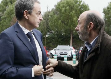 Zapatero y Rubalcaba a su llegada al tanatorio de Alcobendas.