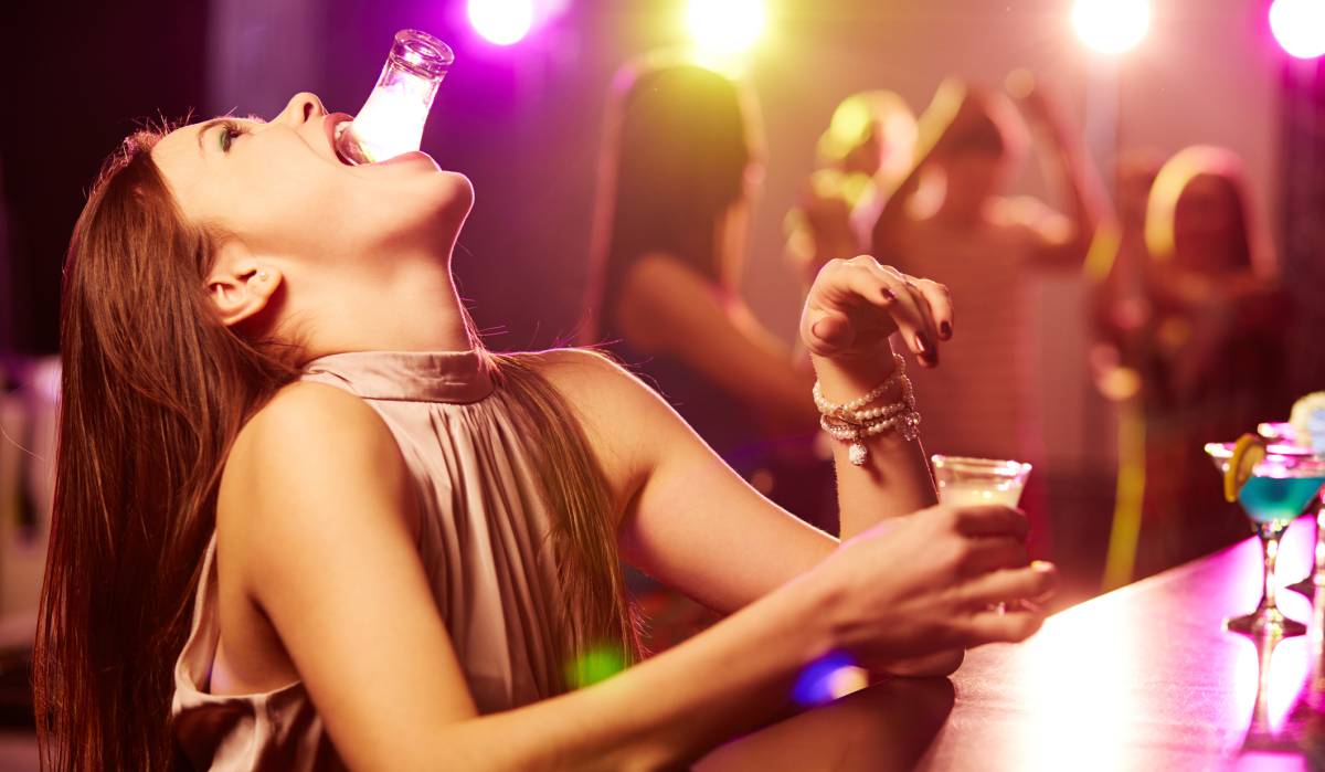 Si bebe para olvidar, pierde el tiempo: el alcohol refuerza los malos recuerdos