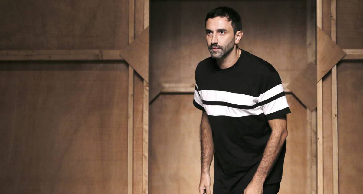 Riccardo Tisci, tras finalizar un desfile para Givenchy en 2014.