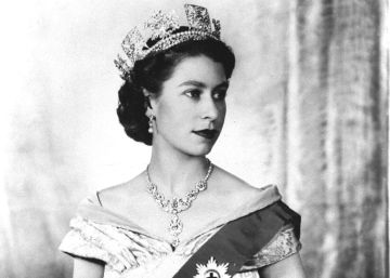 La reina Isabel II durante su coronaci&oacute;n, el 6 de febrero de 1952. 