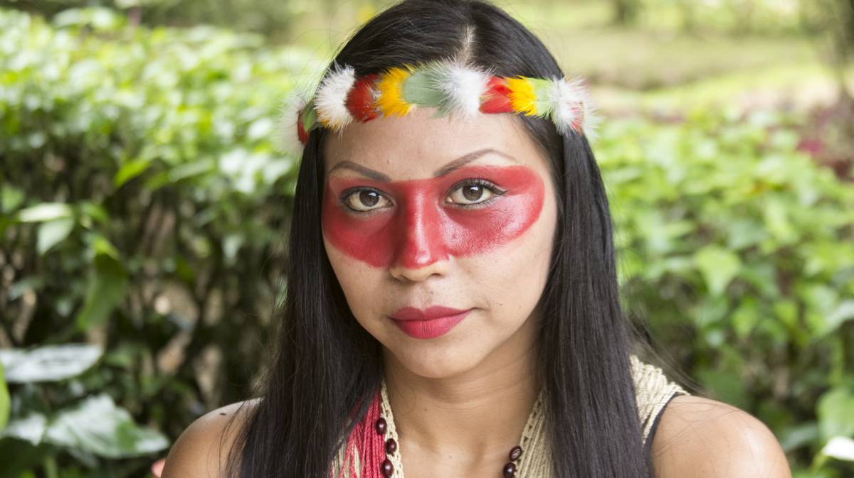 Tan lejos y tan cerca: tres paradojas que enfrentamos latinas y caribeñas