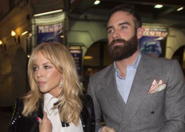 Kylie Minogue y Joshua Sasse, en Londres el pasado diciembre.