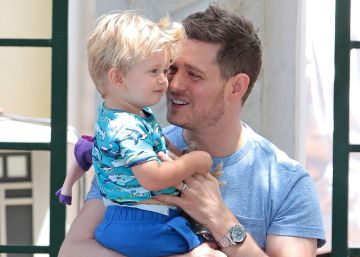 Michael Bubl&eacute; y su hijo Noah, en una imagen de 2015.