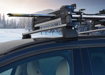Cómo llevar los esquís en el coche: los 6 mejores sistemas