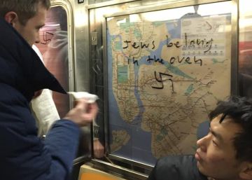 La reacción de los pasajeros del Metro de Nueva York contra las esvásticas en un vagón