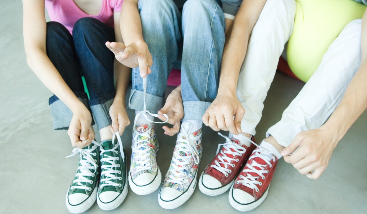 Hay una forma más fácil de atarse los cordones y nos la ha tenido que enseñar un niño de 5 años