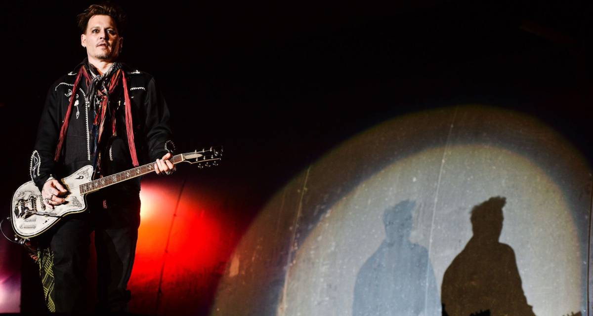 El actor Johnny Depp, durante una actuaci&oacute;n con su grupo Hollywood Vampires.