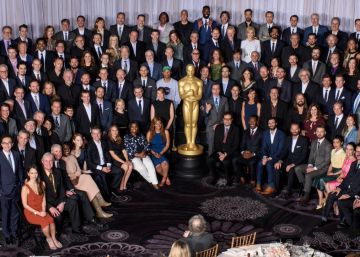 Foto de familia de los 163 nominados en la 89&ordm; edici&oacute;n de los &Oacute;scar. 