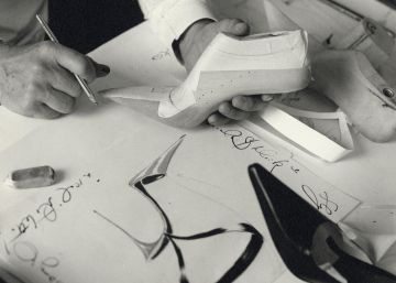 Los ‘stilettos’ de Manolo Blahnik celebran en Milán su 45º aniversario