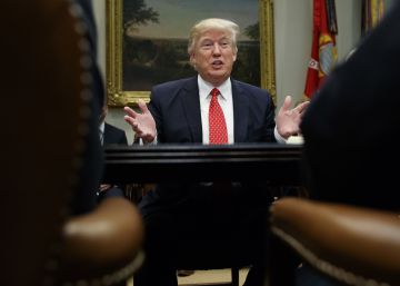 Donald Trump durante una reuni&oacute;n en la Casa Blanca