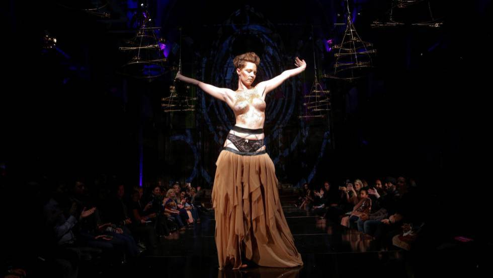 Supervivientes del cáncer de mama desfilan en Nueva York Estilo