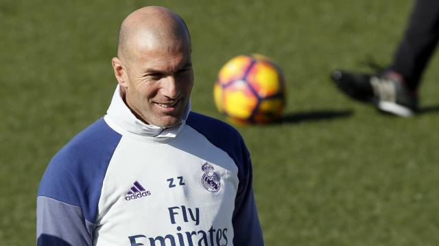 Zidane, durante el entrenamiento de este viernes.