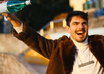 Motos de agua y agua con gas: estrenamos el nuevo videoclip de Lil Rufio