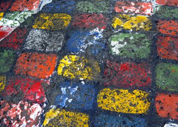 Cebras de colores contra atropellos