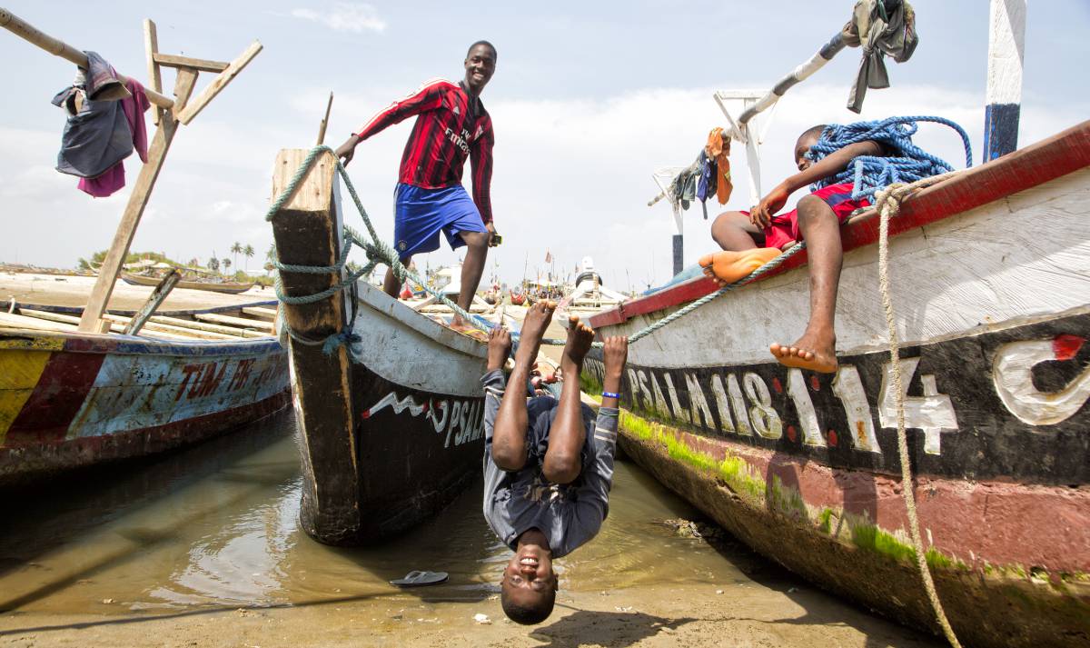 Niños enrolados para la pesca en Ghana