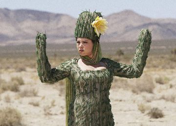 Disfraz de Papa para perro y otros atuendos demenciales de Carnaval