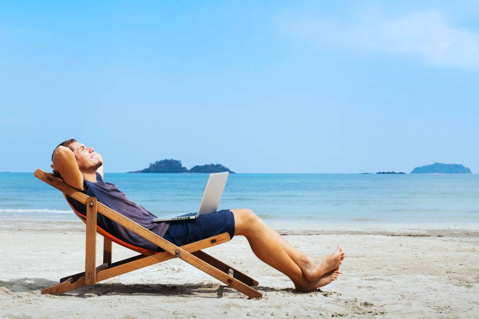 Cómo ganar dinero desde la playa o mientras duermes | Talento Digital | EL PAÍS