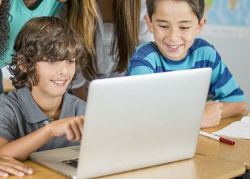 Tienen millones de alumnos y su aula es YouTube