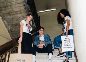 Estos jóvenes de Barcelona quieren tus calcetines sucios para enviárselos a Trump