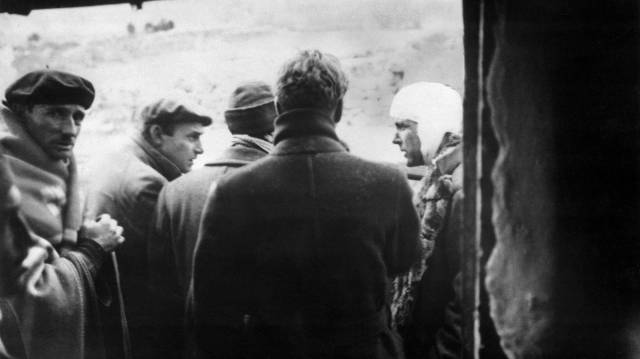 A la derecha, Philby, herido durante la Guerra Civil.