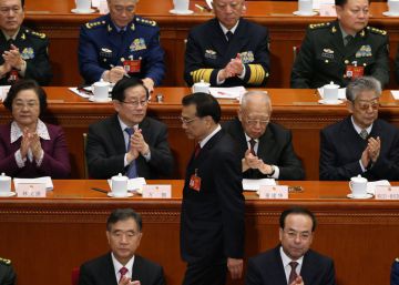 WU07. Beijing (China), 05032017.- Chinese Premier Li Keqiang (C, front row) prepares to deliver his speech during the opening of the fifth Session of the 12th National People's Congress (NPC) at the Great Hall of the People in Beijing, China, 05 March 2017. The NPC has over 3,000 delegates and is the world's largest parliament or legislative assembly though its function is largely as a formal seal of approval for the policies fixed by the leaders of the Chinese Communist Party. The NPC runs alongside the annual plenary meetings of the Chinese People's Political Consultative Conference (CPPCC), together known as 'Lianghui' or 'Two Meetings'. EFEEPAWU HONG
