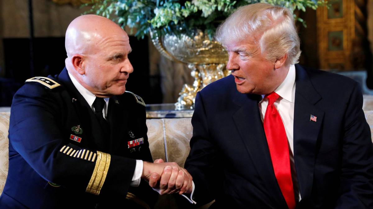 Donald Trump felicita al general McMaster.