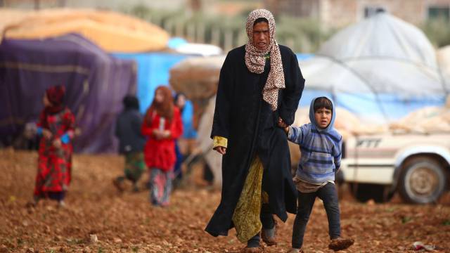 Civiles sirios en un campo de refugiados.