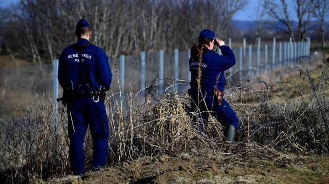 Valla fronteriza entre Hungría y Croacia.