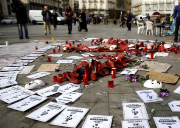 Huelga de hambre en la Puerta del Sol de Madrid por las mujeres asesinadas por violencia machista.
