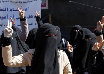 Hundreds of women and children protest at the UN calling for the end of war.