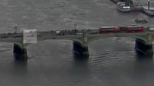 Un vídeo muestra el atentado de Londres y a una mujer que cae al Támesis