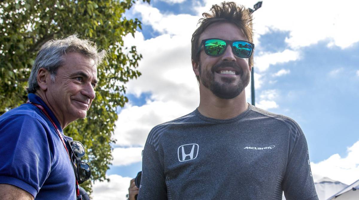 Alonso junto a Carlos Sainz, en Albert Park.