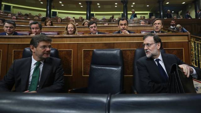 Rajoy y Catalá, durante la sesión de control.