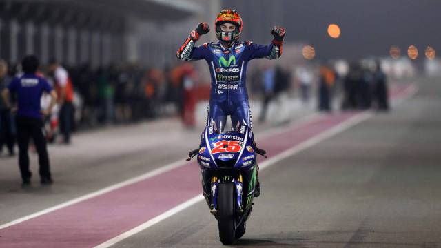 Maverick Vi&ntilde;ales celebra su victoria en Qatar.