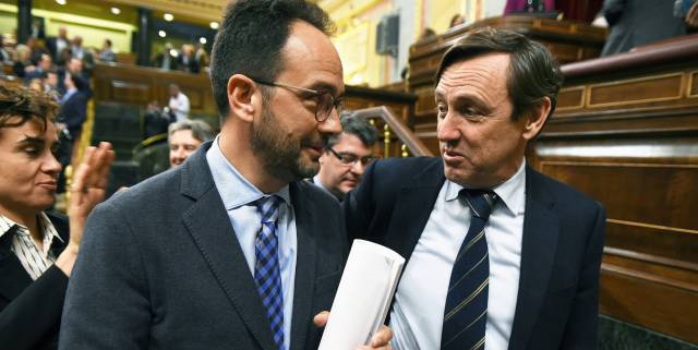 Rafael Hernando junto a Antonio Hernando.