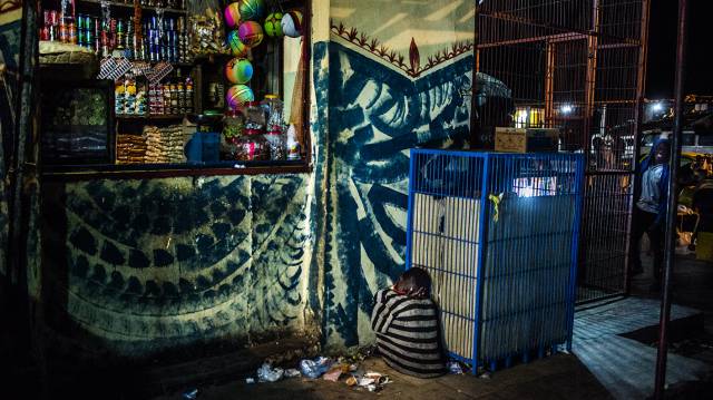 Omar duerme en la estación de San Louis.