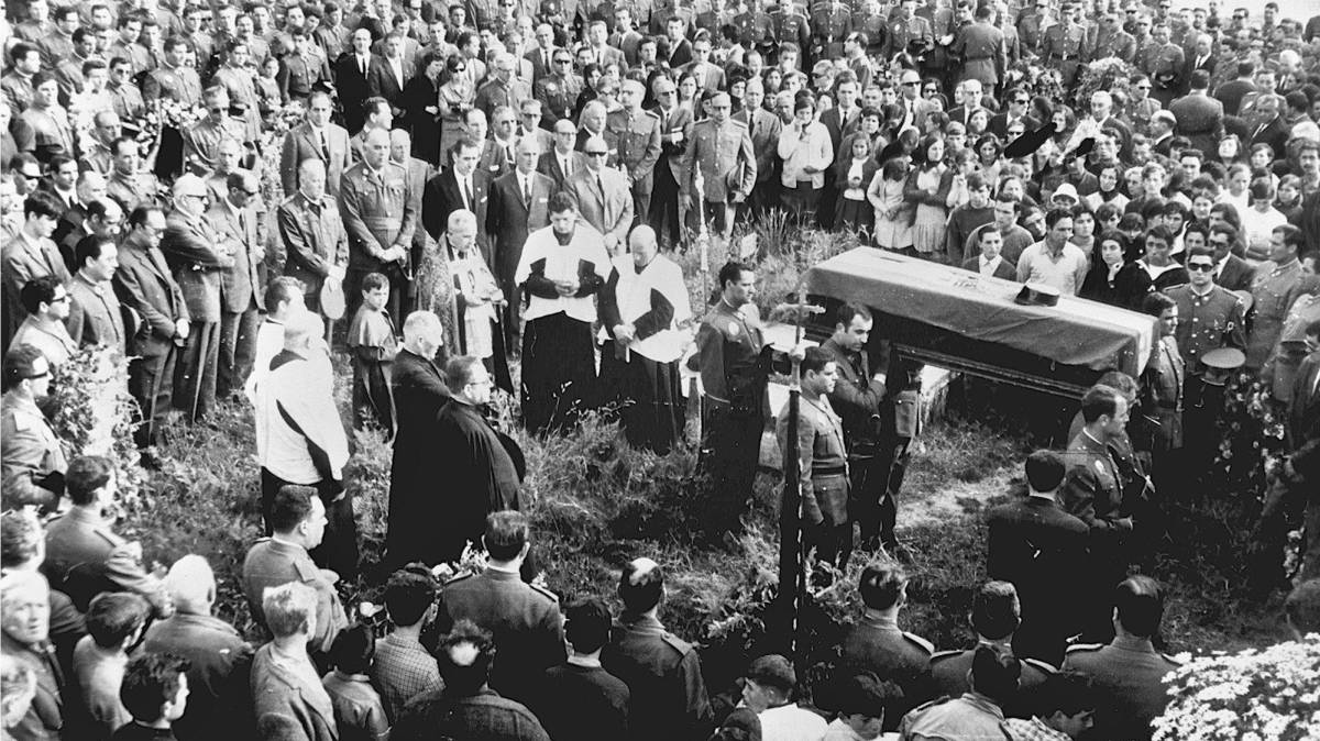 Entierro del agente de la Guardia Civil, José Antonio Pardines Arcay.