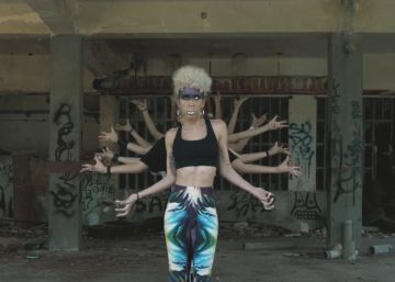 Estrenamos el videoclip de Mueveloreina: bailarines futuristas en un mundo sin agua