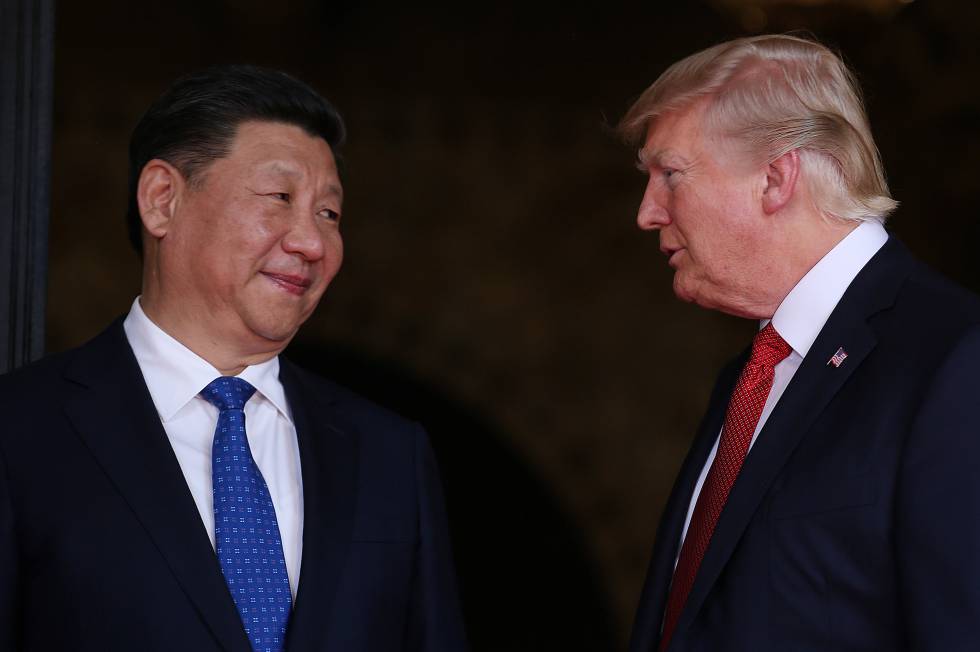 El presidente Donald Trump con el presidente chino, Xi Jinping en Mar-a-LPalm Beach, Florida (Estados Unidos)