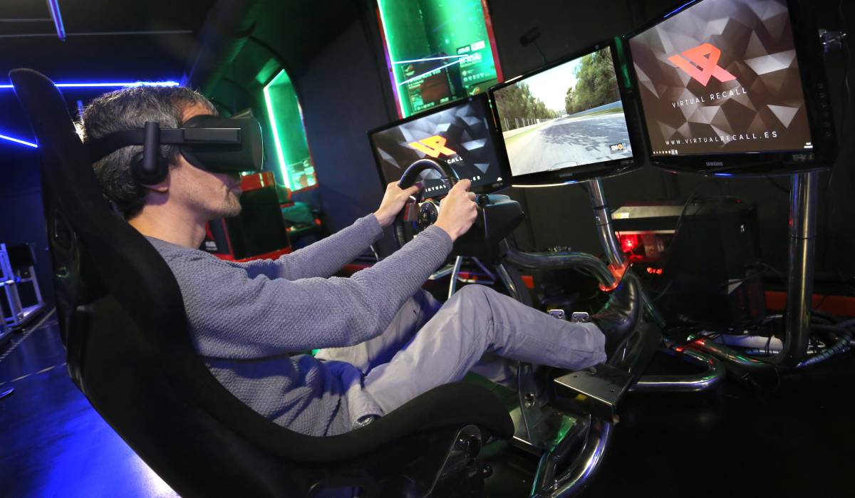 Demostración de realidad virtual en la academia de Virtual Recall en Madrid.