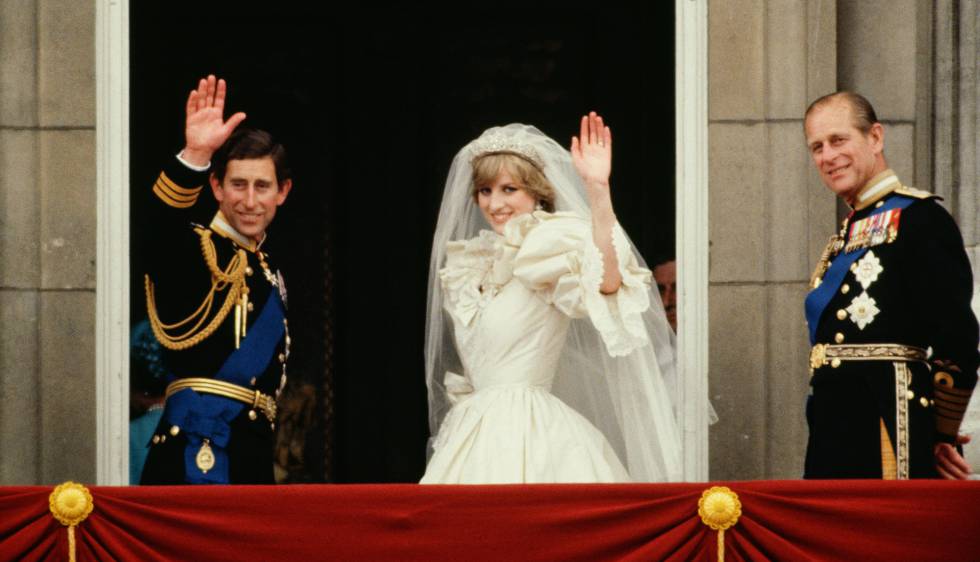 Carlos y Diana, el día de su boda con el duque de Edimburgo.