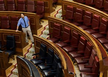 El líder de Podemos, Pablo Iglesias en su escaño en el Congreso de los Diputados.