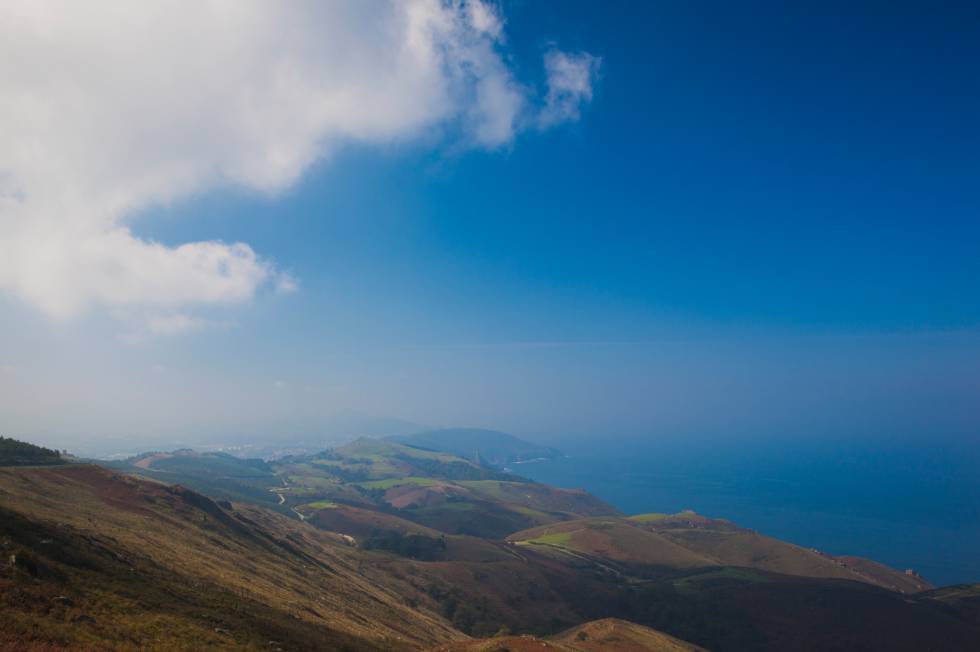 Vista panorámica de la Bahía de Vizcaya, Hondarribia, País Vasco