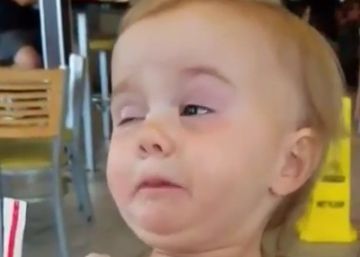 Una mueca vale más que mil palabras: la reacción de esta niña tras su primer sorbo de refresco