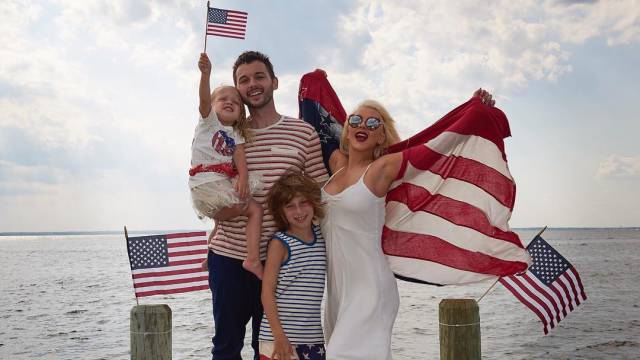 Christina Aguilera y su familia celebran el 4 de julio.